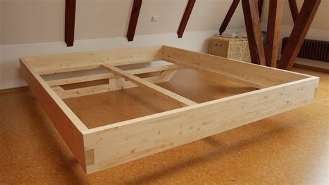 Ein familienbett hat viele vorteile. DIY Massivholz-Bett selber bauen - YouTube