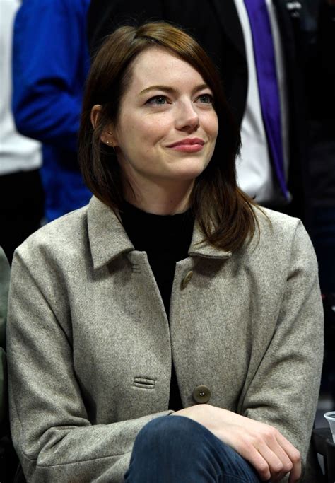 Emma stone recientemente fue madre por primera vez después de que hace un año finalmente se casara con el director dave mccary, con quien tuvo una relación de varios años, pero en general esta actriz ha tenido un perfil bajo con respecto a su vida privada y en el caso de su primogénito no ha. Emma Stone - Golden State Warriors v Los Angeles Clippers ...