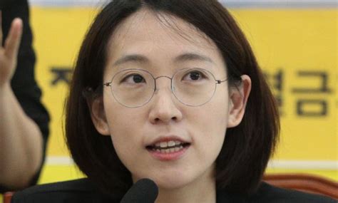 정의당 장혜영 개인의 '존엄' 지키는 정치인 되겠다 i 21대 국회의원 초심 박제프로젝트 #26 i 정치합니다. 장혜영 의원이 문재인 대통령을 향해 "박원순 성추행 의혹에 ...