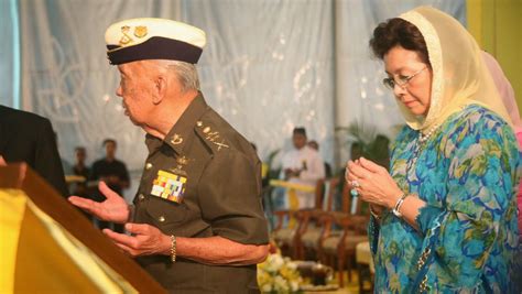 Selamat hari raya aidilfitri maaf zahir & batin, minalaidil walfaizin. WARISAN RAJA & PERMAISURI MELAYU: WAJAH-WAJAH : Sultan ...