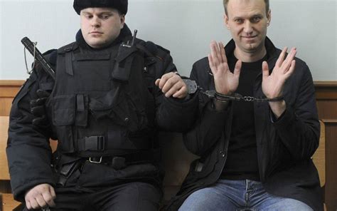 Новости, видео, эфир, онлайн, архив. С пляжа в СИЗО. Навальный задержан за агитацию к участию в ...