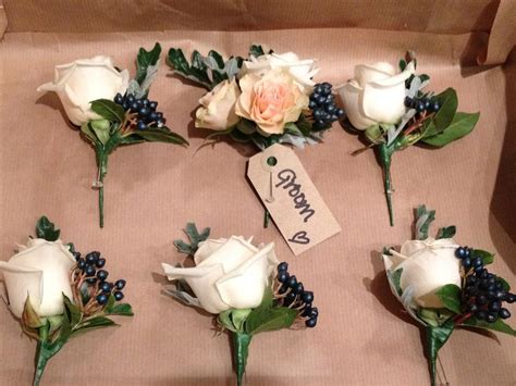 Saponetta avvolta da tulle gessetto tema mare (conchiglia e stella marina) doppio fiocco. Buttonholes Wedding Flowers by Karen Kilmarnock