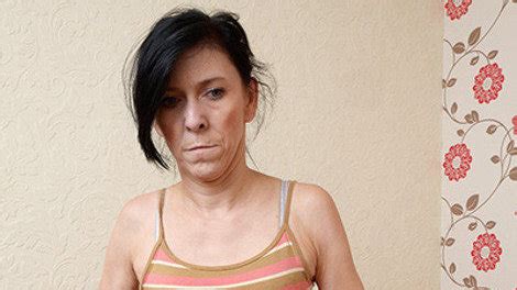 Si dans votre ville les rencontres avec des femmes sont rares, venez sur ce site. Zara Hartshorn n'a que 16 ans mais en paraît 60 à cause d'une maladie