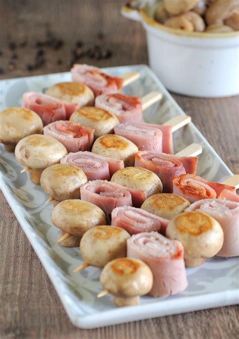 The end result is a less sweet prosciutto compared to the parma prosciuttos with no preservatives. Spiedini di prosciutto di Praga e champignon: ricetta ...