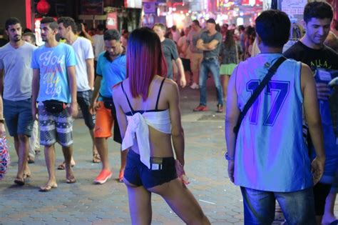 By 8:00 pm most places are open, but there isn't much action before 10:00 pm. Pattaya Walking Street - after midnight - Bangkok112