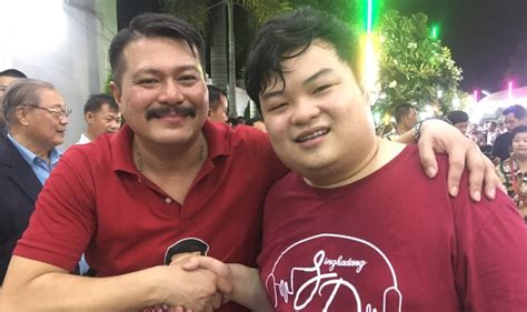 พริษฐ์ ชิวารักษ์ (เพนกวิน) คนรุ่นผมคือคนที่เป็นมิลเลนเนียล ผมเกิดปี 2541 พอถึงปี 2549 มีม็อบเสื้อเหลืองเดินผ่านหน้าโรงเรียน. หลากหลายทางชีวภาพ!'เพนกวิน'โคตรดีใจ'ป๋าวัน'ยอมให้จับมือ