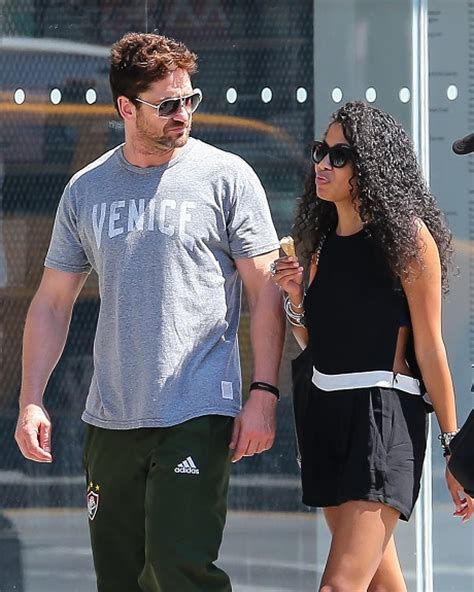 Many famous women have dated gerard butler, and this list will give you more details about these lucky ladies. Gerard Butler Out With A Mystery Woman In NYC | Celeb ...