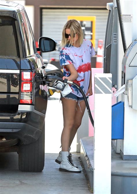 Auf dieser seite sind daten und informationen zu allen heimspielstätten der nationalmannschaft panama u23 dargestellt. Ashley Benson à la station service à Los Angeles - 23 mai 2020