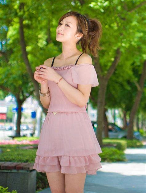 Tapi kali ini sang aktris mengunggah foto yang berbeda di instagram. ROK MINI SPG: Foto Seksi Gadis Cantik Korea