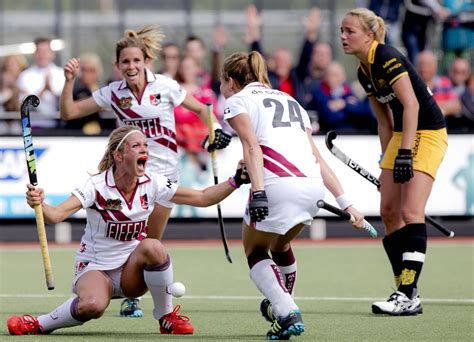 De nederlandse hockeyploeg is het team van vrouwelijke hockeyers dat nederland vertegenwoordigt op internationale toernooien. Eva de Goede over hoe je de 'Den Bosch code' kraakt ...