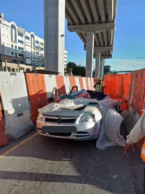 The suke emergency response team (ert) was at the scene to control traffic and remove the parapet wall and the car involved (in the incident). SUKE Highway Construction Accident - 4th Time?