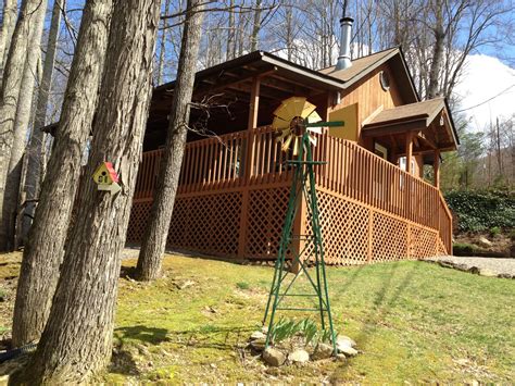 Log cabins in the great smoky mountains, maggie valley, north carolina misty creek our two cabins on the creek two log rental cabins on a clear mountain creek are the perfect setting for your mountain retreat. Maggie Valley Vacation Rental | Honeymoon Cabins | Maggie ...