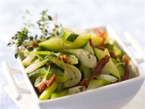 La texture est superbe, c'est frais et crémeux à souhaité. Courgettes sautées au thym facile : découvrez les recettes ...