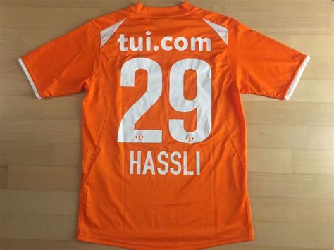 Später stellte sich heraus, dass er von spielervermittlern aus brasilien vom klub abgeschottet wurde, weil diese seinen marktwert in die höhe treiben wollten. FC ZÜRICH # 29 HASSLI TRIKOT FCZ SMALL acheter sur Ricardo
