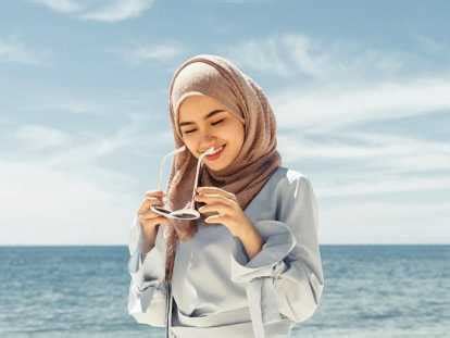 Foto Wanita Berhijab Dari Belakang Kekinian - foto cewek cantik