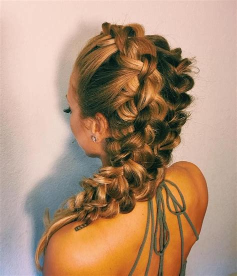 To try this bohemian hair style, create a waterfall braid on one side of the head that drops the strands across your head instead down, along the length. 20 Hairstyles with Four-Strand Braids to Inspire You | Braided hairstyles tutorials, Braided ...