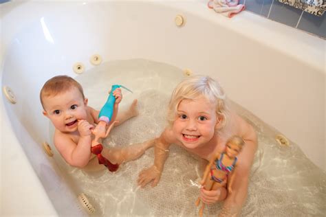 I actually forgot to register for a baby bathtub, so i wasn't expecting either of these and now i. webster life according to the wife: Bathtime Babies