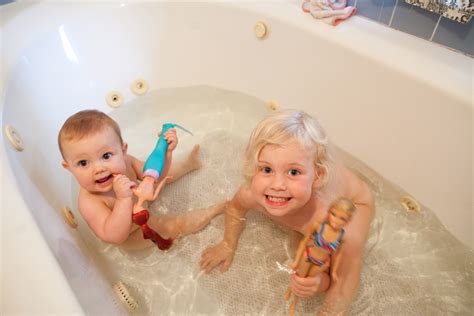 Taking a bath after eating is something that most of us do. webster life according to the wife: Bathtime Babies