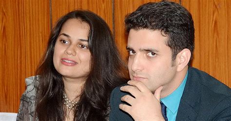 Ias topper couple tina dabi, athar aamir khan file for divorce in jaipur. Tina Dabi and Athar Khan Divorce Case News: IAS Tina Dabi ...