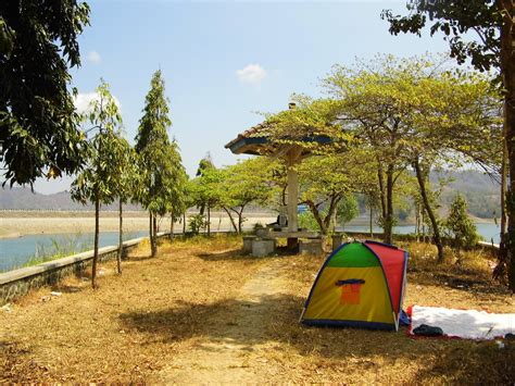 Sebab untuk mencapainya, butuh kesiapan fisik dan mental prima. Lokasi dan Harga Tiket Masuk Ranu Gumbolo Tulungagung ...