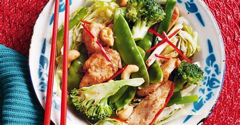 How to cut up a whole chicken. Chicken stir-fry with cashews, chilli and broccoli