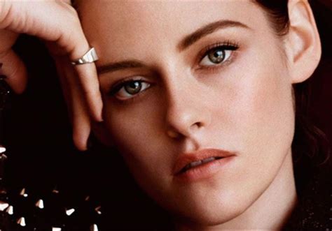 Come cambierebbe il suo stile senza le reali etichette di corte da seguire e senza nessuna imposizione? Lady Diana | Gli inglesi non vogliono Kristen Stewart