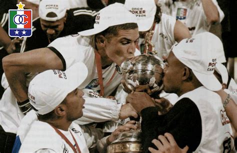 En 2004 el once caldas consiguió el título más importante en su historia y uno de los más significativos y relevantes para el fútbol colombiano: El club Once Caldas está de aniversario | CONMEBOL