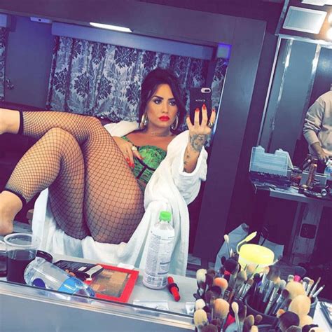 Demi lovato posted new swimsuit photos to instagram and she looks stunning. Ce spune Demi Lovato despre comentariile răutăcioase de pe ...