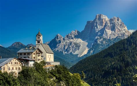 Последние твиты от colle santa lucia (@collesantalucia). Kirche von Colle Santa Lucia mit Monte Pelmo. Foto & Bild ...