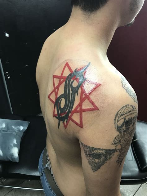 Got root stone both sides of slipknot stone sour slipknot, stone welcome to a facebook page about welcome to thunderous chants of slipknot tattoos sure. #slipknot #tattoo #bandtattoo #fantattoo | Slipknot tattoo ...