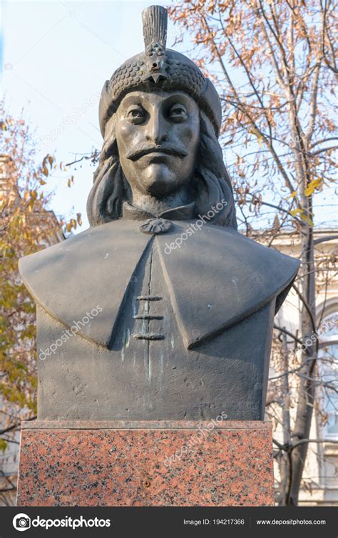 Vlad tepes, vlad iii, hijo de vlad dracul, que significa dragón, recibió el sobrenombre de drácula. Vlad Tepes bust statue also know as Dracul Dracula — Stock ...