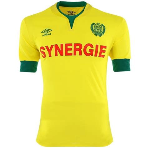 Softlock, aus dem das trikot hergestellt wird, ist ein stoff, der bewegungsfreiheit, leichtigkeit und elastizität bietet. FC Nantes Fußball heimtrikot 2014/15 - Umbro ...