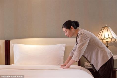 Menceritakan kisah cinta diam diam antara istri boss dan bawahan suaminya. Hotel workers reveal shocking secrets they never tell guests on Whisper | Daily Mail Online