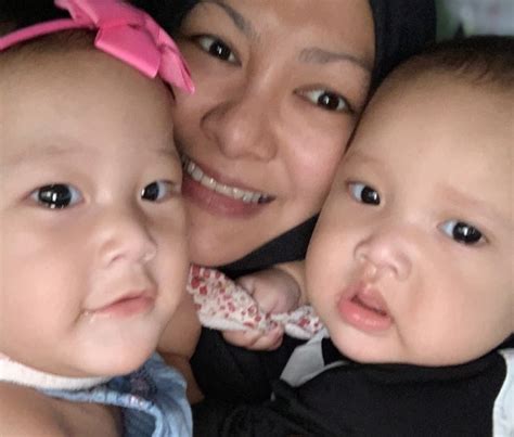 Achey dalam kemaskini yang sama mendedahkan yang mereka mengambil anak angkat perempuan yang bernama tiara zinnirah nasir pada 22 bayi itu telah enam hari lebih awal sebelum pasangan ini ambil untuk dijadikan anak angkat sekaligus memberikan raya kali ini lebih makna buat mereka. Urusan ambil anak angkat, ada pihak cuba cari salah Abby ...