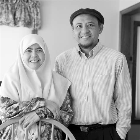 Prof datuk dr nik hassan shuhaimi nik abdul rahman merupakan pakar arkeologi dari ukm. Episode 23 - Nik Hassan & Hezlimurni Hashim | Muslim ...