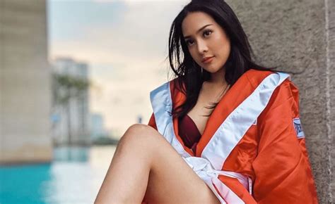 Sebagai salah satu promosinya, anya terlihat sedang mandi. Transformasi Anya Geraldine, Sejak Kecil Aja Sudah Bikin ...