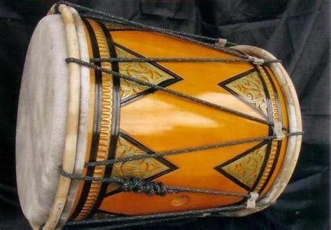 Gendang singindungi memiliki bentuk yang sama dengan gendang singanaki namun nada yang dihasilkan jauh berbeda. 40+ Contoh Alat Musik Tradisional Sumatera & Cara ...