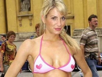 Anna maria ferchichi beantworte offen und ehrlich fanfragen. World Cup 2010: Germany's Mesut Ozil's Sexy WAG Anna-Maria ...