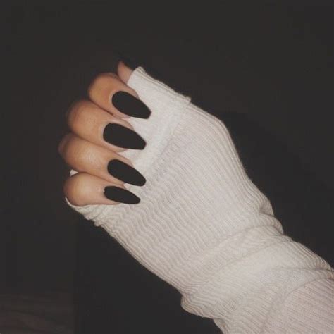 Hola chicas espero se encuentren bien , porque hoy traemos un super articulo que se que a muchas les interesa. black nails tumblr - Google Search | Manicura en punta, Uñas para adolecentes, Uñas negras mate