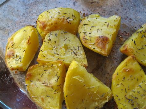 Las untamos también con un poquito de aceite, las salpimentamos, y las. El Placer Diario: CONEJO AL HORNO CON PATATAS