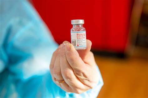 Cabe recordar que la vacuna de moderna, que tendría una efectividad. FDA otorgó permiso a Moderna para aumentar la dosis de ...
