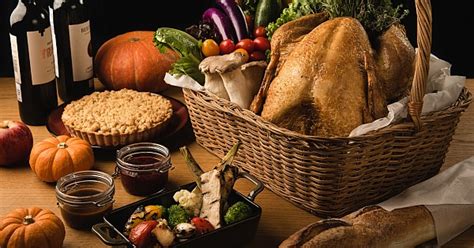 Thanksgiving Gourmet Dinner / Gourmet Turkey Dinner Ready ...