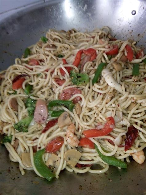 It has the easiest, most delicious pasta sauce you'll ever make! Resepi Spaghetti Aglio Olio Marvellous - Bidadari.My