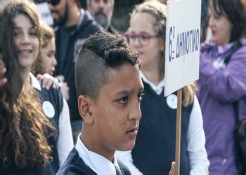 Τι κι αν απο την αρχή της πανδημίας μετράμε 13.000 νεκρούς από κορονοιό. Ο 11ΧΡΟΝΟΣ AMIR ΑΠΟ ΤΟ ΑΦΓΑΝΙΣΤΑΝ ΑΝΤΙ ΓΙΑ ΣΗΜΑΙΑ ΣΗΚΩΣΕ ...