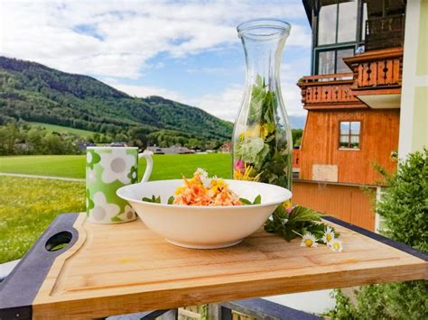 Basische rezepte von eat smarter: Karotten-Apfelsalat mit Rosinen und Wildblüten | Basische ...