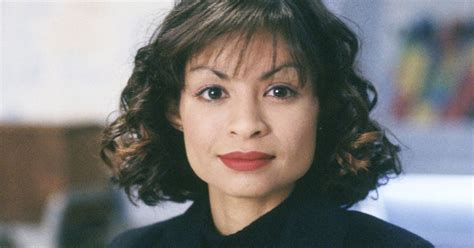 하드 코어 베이비 timea bela는 하드 섹스를 위해 두 슬릿을 모두 제공합니다. ER Actress Vanessa Marquez Shot to Death by Police