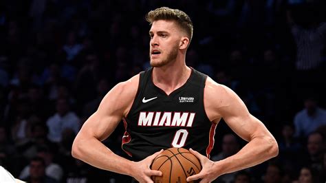 Ainda nos blazers, meyers leonard ficou incrédulo com dancinha de zach collins no banco de reservas. The Rush: NBA star Meyers Leonard promises that Jimmy ...