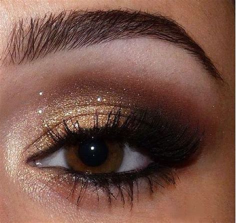 Here's a basic brown smokey eye tutorial which looks great on anyone! Gold, Sparkles and brown smokey eye | Beauty Ideas | Pinterest | Eyes, Brown and Sparkle