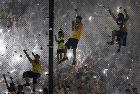 Stadium monumental antonio vespucio liberti (spanish pronunciation: Boca Juniors fans light up La Bombonera to host fierce ...