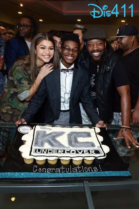 Página oficial de zswaggers méxico. EXCLUSIVE: Zendaya With Her "K.C. Undercover" Family ...